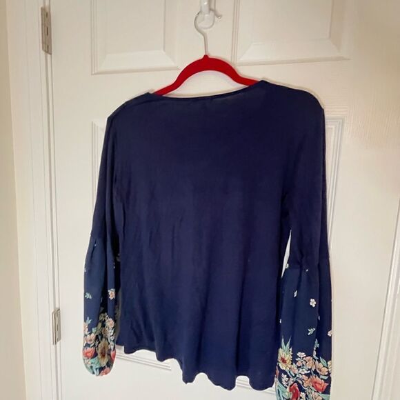 Maurice’s Blue bell sleeve medium floral - Picture 2 of 8